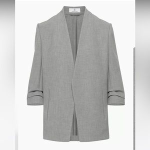Aritzia Babaton
New Power Blazer size 0